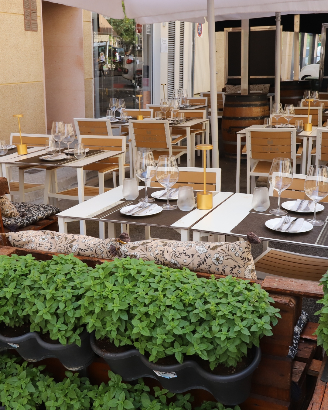 Mencanta Oliva - la terraza al aire libre La terraza del restaurante Mencanta en Oliva